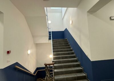 Travaux d’électricité dans un établissement scolaire