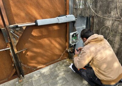 Mise en conformité, vidéophonie, éclairage, photovoltaïque et motorisation de portail