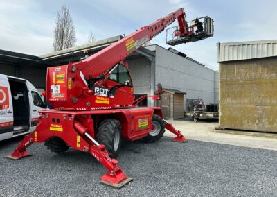 Panneaux solaires installés sur bâtiment industriel à Tournai